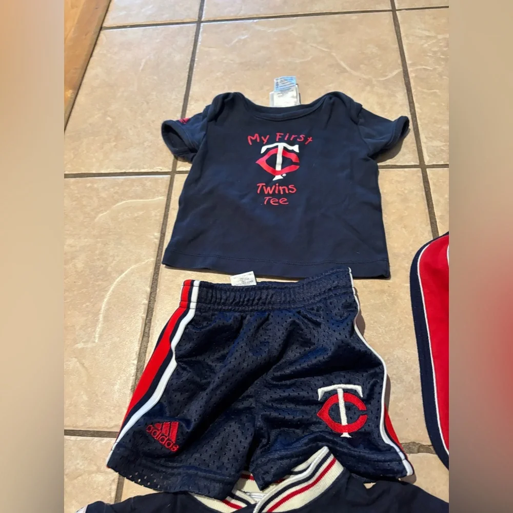 Minnesota Twins Baby Outfit bundle‎ -10 pieces